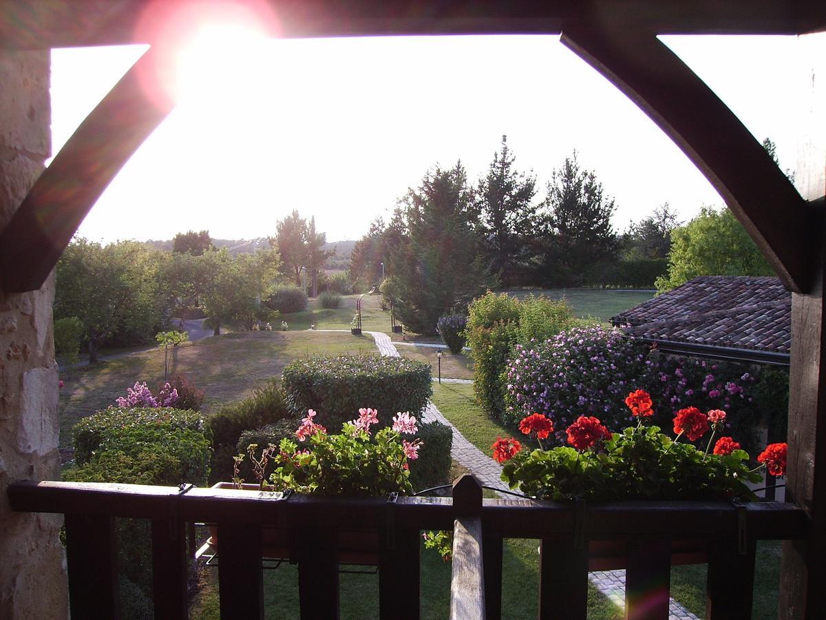 Au Jardin Fleuri Hotell Bosset Exteriör bild