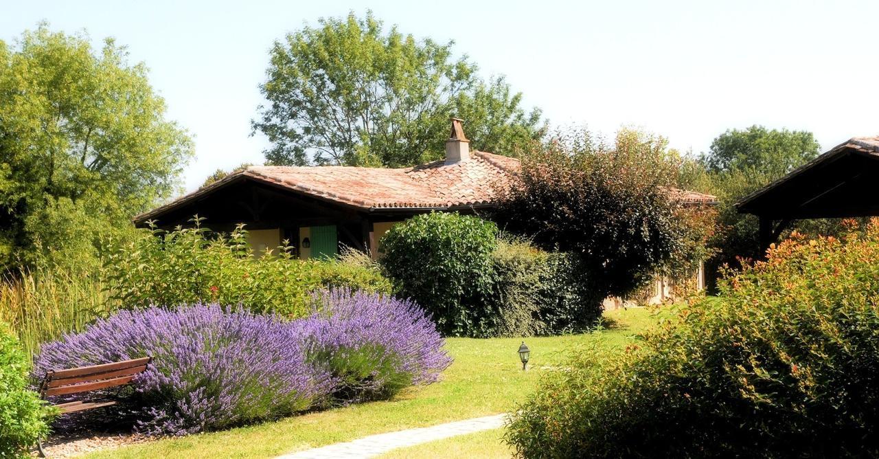 Au Jardin Fleuri Hotell Bosset Exteriör bild
