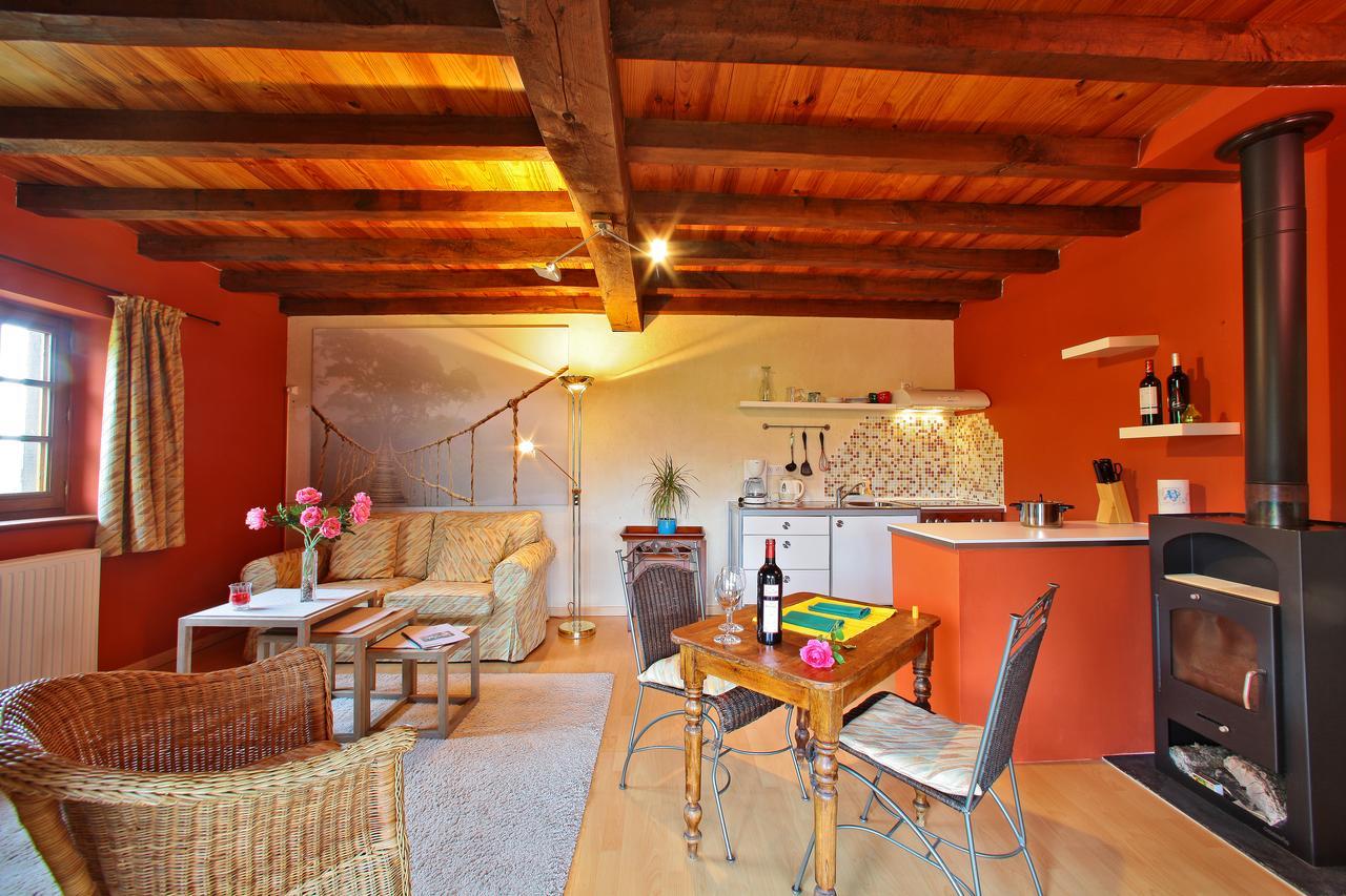 Au Jardin Fleuri Hotell Bosset Rum bild
